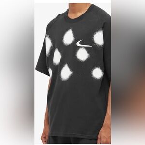 NWT: Off White T-Shirt.